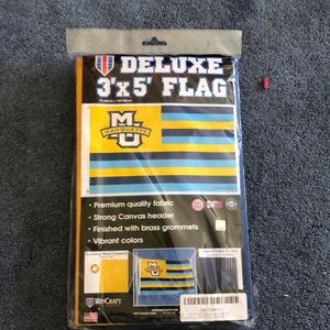 Marquette deluxe flag